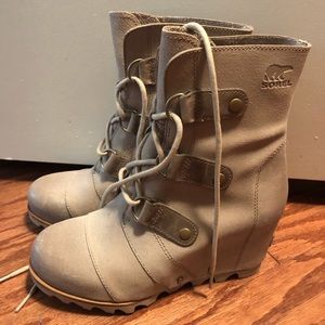 Sorel ankle wedge snow boots